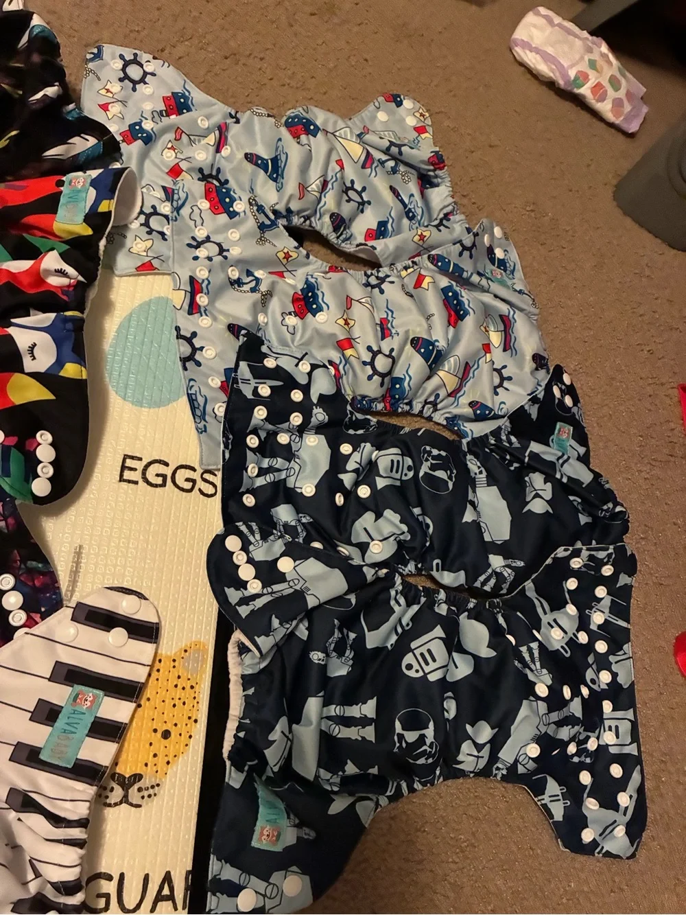 22 CLOTH DIAPERS ! Like new !